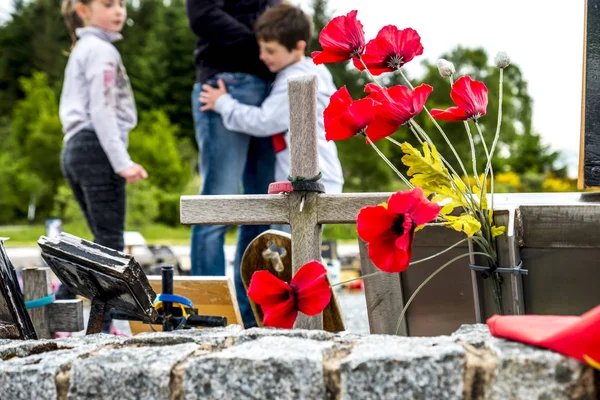 Speanbrücke, Schottland - 31. Mai 2017: Familie besucht Kommando-Gedenkstätte — Stockfoto