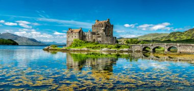 Eilean Donan Kalesi sırasında bir sıcak yaz günü - Dornie, İskoçya