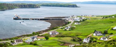 Outer hebrides olan liman bağlantısı ile Uig şehrin görünümü