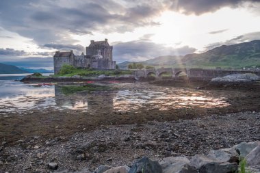 Eilean Donan Kalesi günbatımı Kano Dornie, İskoçya-geçen süre sırasında