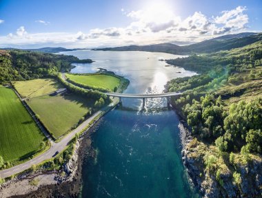 Loch Creran havadan görünümü tarafından Loch Creran Köprüsü