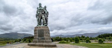 Spean Bridge, İskoçya - 31 Mayıs 2017: İkinci Dünya Savaşı sırasında geçirilen İngiliz komando güçlerinin erkekler adanmış bir anıt