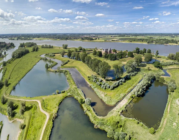 歴史的な城 Loevestein、Poederoijen - オランダ - オランダの航空写真 — ストック写真