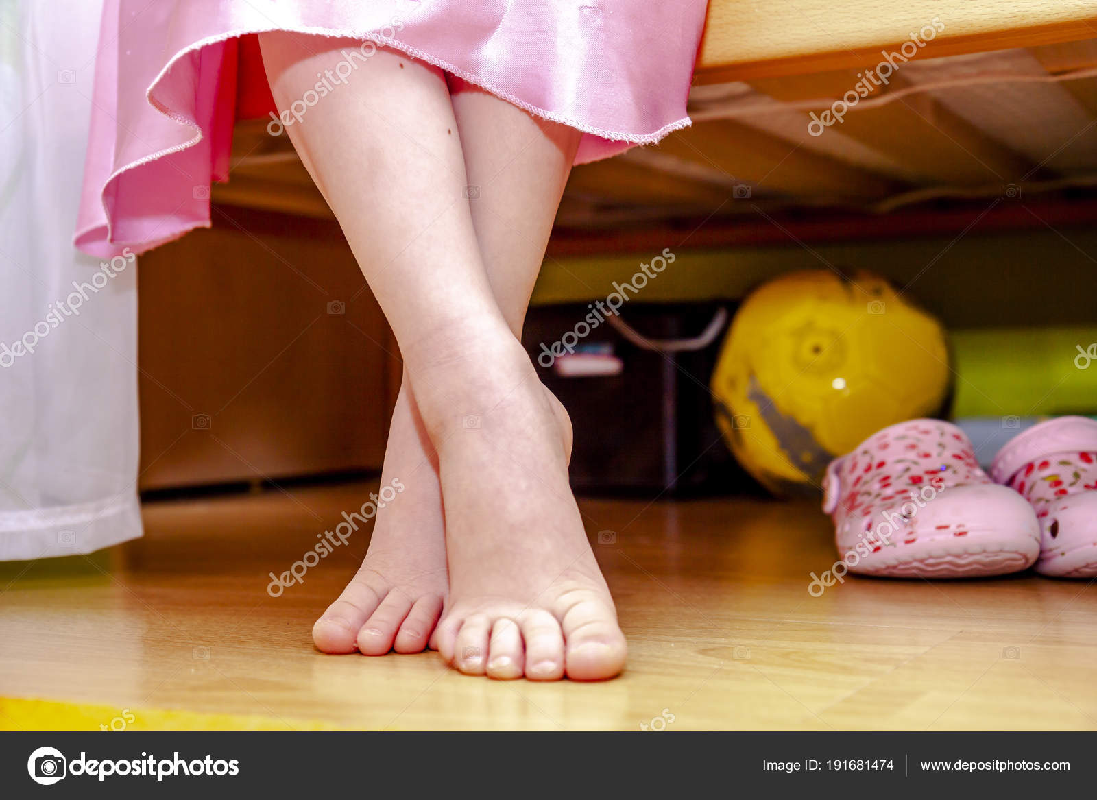 Á Lil Girls Feet Stock Pics Royalty Free Little Girl Feet Images Download On Depositphotos