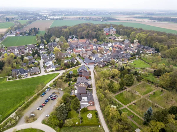 Letecký pohled na historické staré město Liedberg v Nrw, Německo — Stock fotografie