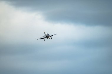 Anglesey, Galler - 26 Nisan 2018: British Aerospace Hawk Anglesey Raf Vadisi havaalanına iniş T.2