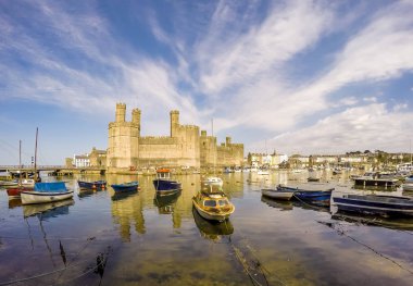 Caernafon Galler manzarası sırasında yüksek gelgit - Amerika Birleşik Devletleri