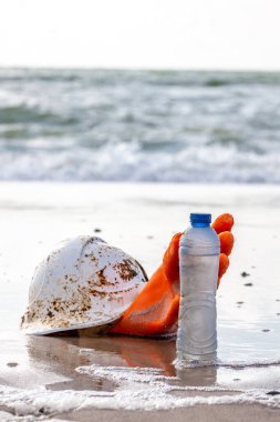 Sahilde kirlilik, atık, atık ve plastik kavramı