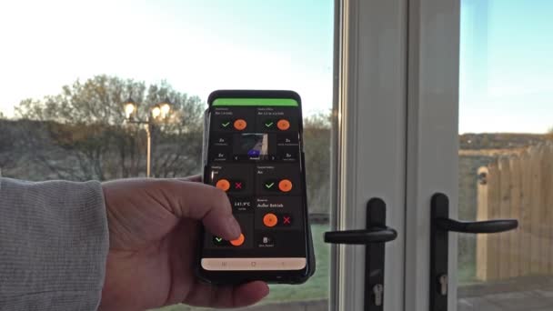 Home automation concept - Översättning: Inga larm, stängd, av, på, utanför, inte aktiv. — Stockvideo