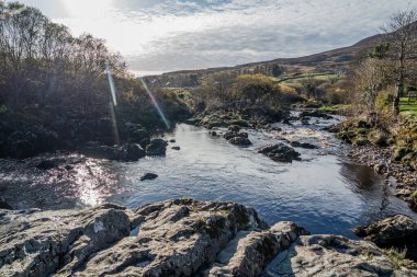 Carrick 'in İrlanda Donegal' deki nehir ve şelaleleri.