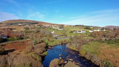 Carrick 'in İrlanda Donegal' deki nehir ve şelaleleri.