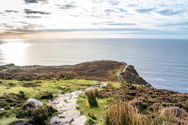 Slieve League sziklák egyike a legmagasabb tengeri sziklák Európában emelkedik 1972 láb az Atlanti-óceán felett - County Donegal, Írország — Stock Fotó
