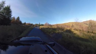 İrlanda 'nın Donegal ilçesindeki Glengesh Dağı Geçidi' ne gidiyorum.