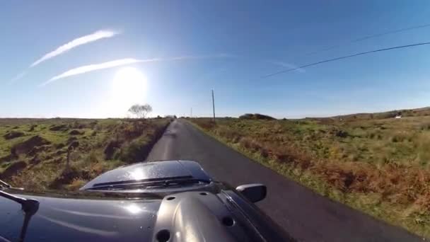 Conducir desde Portnoo hacia Ardara - Condado de DOnegal, Irlanda — Vídeo de stock