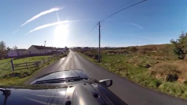 Conducir desde Portnoo hacia Ardara - Condado de DOnegal, Irlanda — Vídeo de stock