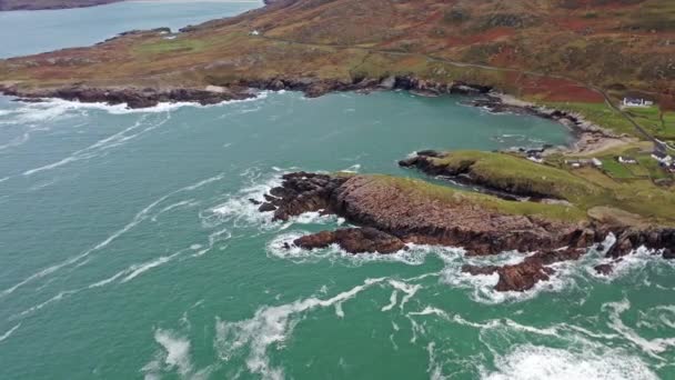 Вид з повітря на Росгілський півострів Доах - Донегал, Ірландія — стокове відео