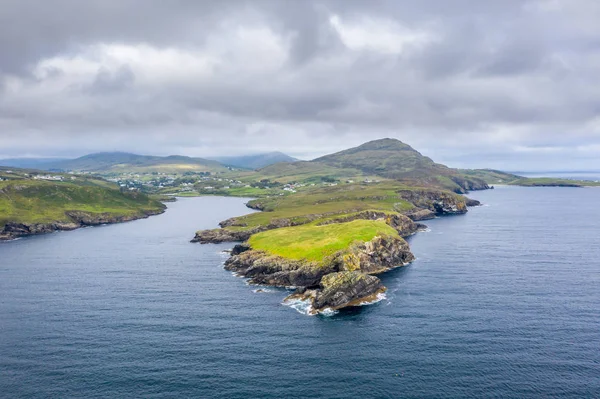 Aerial view of Teelin Bay and Kilcar in County Donegal on the Wild Atlantic Way in Ireland — Stock Photo, Image