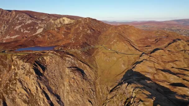 Vista aérea das falésias da Slieve League no Condado de Donegal, Irlanda — Vídeo de Stock