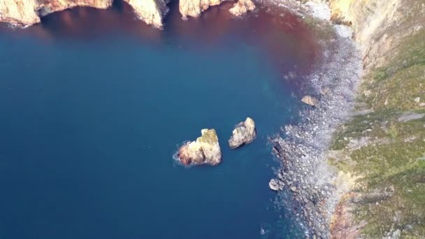 爱尔兰多纳加尔县滑翔机联盟悬崖上的海仓空中景观 — 图库视频影像