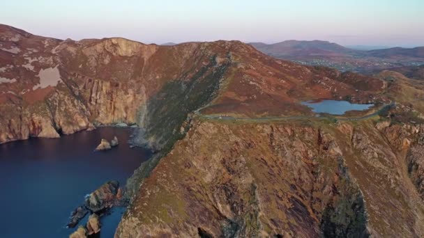 Aerial view of the Slieve League cliffs in County Donegal, Ireland — Stock Video