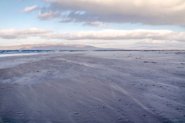 Narin Strand Portnoo, Donegal, İrlanda 'da güzel, büyük, mavi bir plajdır.