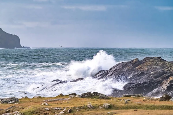 Szorstki ocean atlantycki jeden dzień po sztormie Atiyah minął 8 grudnia 2019. — Zdjęcie stockowe