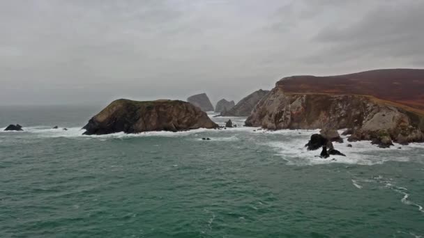 A incrível costa em Port entre Ardara e Glencolumbkille no Condado de Donegal - Irlanda — Vídeo de Stock