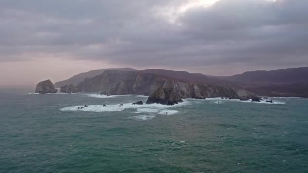 La increíble costa de Port entre Ardara y Glencolumbkille en el Condado de Donegal - Irlanda — Vídeo de stock