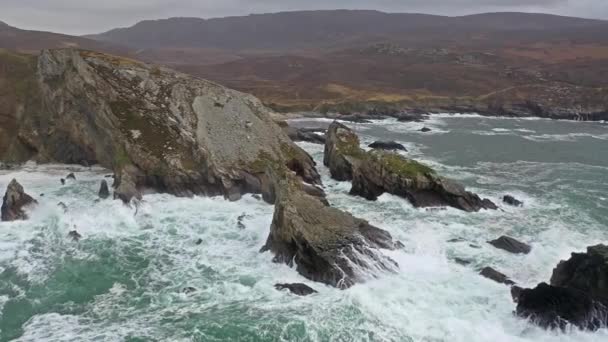 A incrível costa em Port entre Ardara e Glencolumbkille no Condado de Donegal - Irlanda — Vídeo de Stock