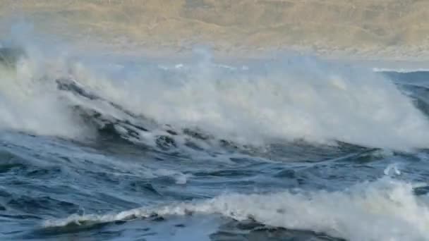 Szorstki ocean atlantycki jeden dzień po sztormie Atiyah minął 8 grudnia 2019. — Wideo stockowe