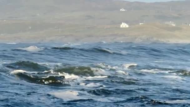 Szorstki ocean atlantycki jeden dzień po sztormie Atiyah minął 8 grudnia 2019. — Wideo stockowe