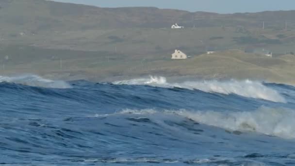 Szorstki ocean atlantycki jeden dzień po sztormie Atiyah minął 8 grudnia 2019. — Wideo stockowe