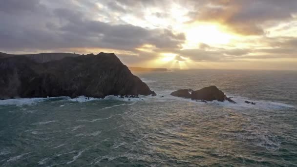 De verbazingwekkende kustlijn in Port tussen Ardara en Glencolumbkille in county Donegal - Ierland — Stockvideo