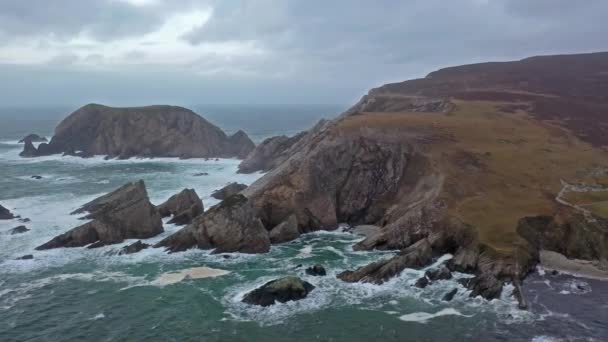 ドニゴール州のArdaraとGlencolumbkileの間のポートで驚くべき海岸線-アイルランド — ストック動画