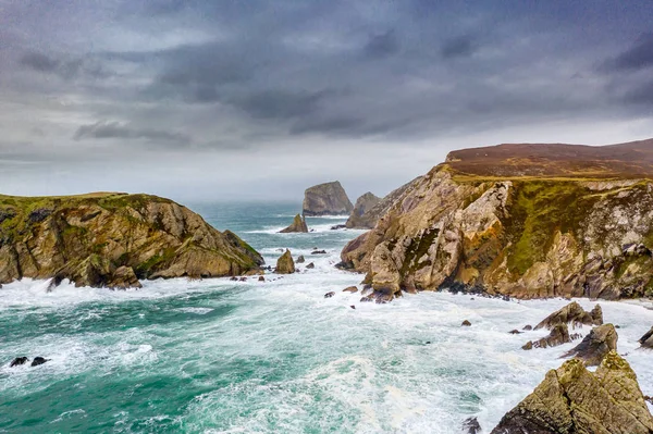 Den fantastiska kustlinjen i Port mellan Ardara och Glencolumbkille i grevskapet Donegal - Irland — Stockfoto