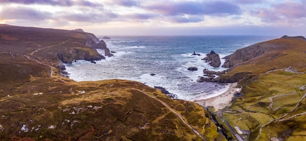 Den fantastiska kustlinjen i Port mellan Ardara och Glencolumbkille i grevskapet Donegal - Irland — Stockfoto