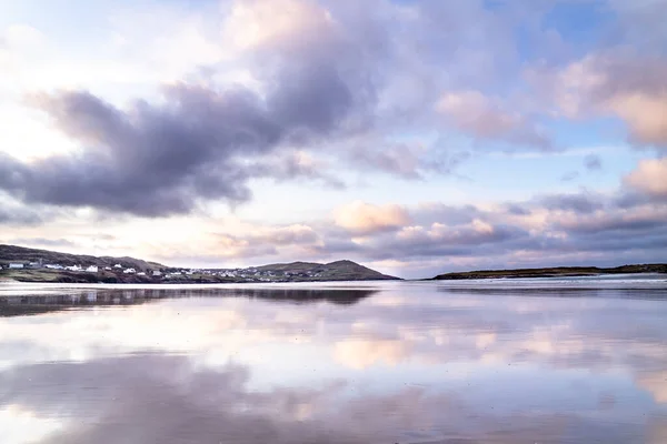 Narin Strand es una hermosa playa de bandera azul grande en Portnoo, Condado de Donegal - Irlanda — Foto de Stock