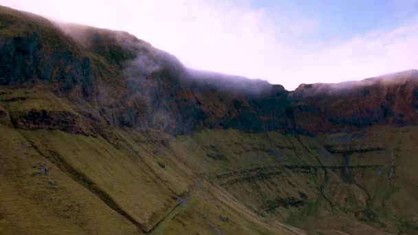 Die dramitischen berge rund um die gleniff hufeisenfahrt in county sligo - irland — Stockvideo