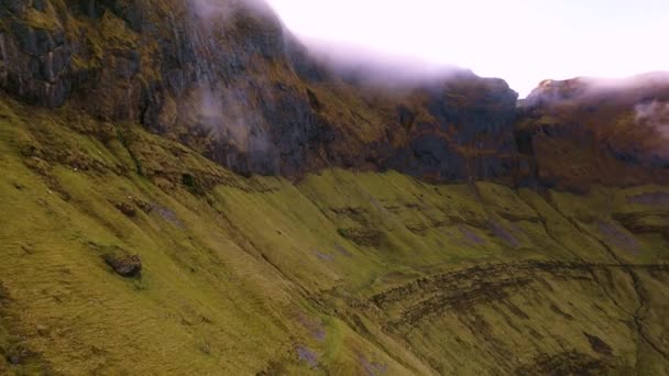 The dramitic mountains surrounding the Gleniff Horseshoe drive in County Sligo - Ireland — Stock Video