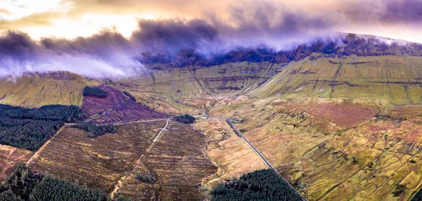 A drámai hegyek körül Gleniff Patkó meghajtó County Sligo - Írország — Stock Fotó