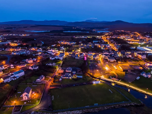Vue aérienne de l'horizon de Dungloe dans le comté de Donegal - Irlande — Photo
