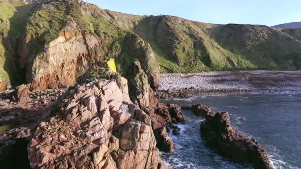 アイルランドのドニゴール州ブラッディ・フォレランドの劇的な海岸風景 — ストック動画