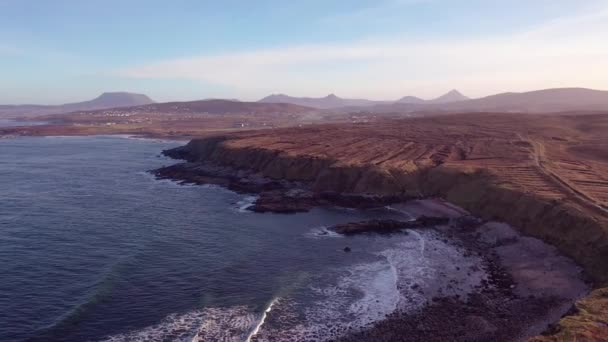 Meexpansion agh和Brinlack之间的海岸线：Donegal-Ireland县的Tra na gcloch — 图库视频影像