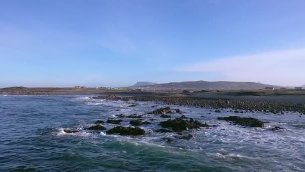The coastline between Meenlaragh and Brinlack : Tra na gCloch in County Donegal - Ireland — Stock Video