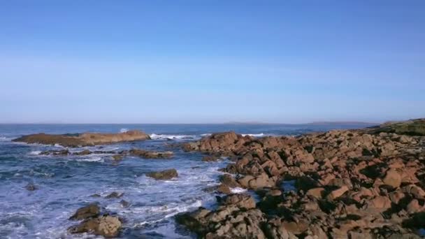 The coastline between Meenlaragh and Brinlack : Tra na gCloch in County Donegal - Ireland — Stock Video