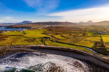 Meenlaragh ve Brinlack arasındaki kıyı şeridi County Donegal 'deki Tra na gcloch - İrlanda