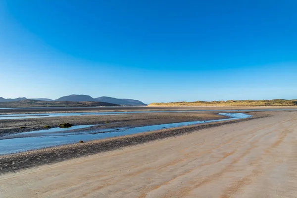 Il paesaggio della Riserva Naturale di Sheskinmore tra Ardara e Portnoo nel Donegal - Irlanda — Foto Stock