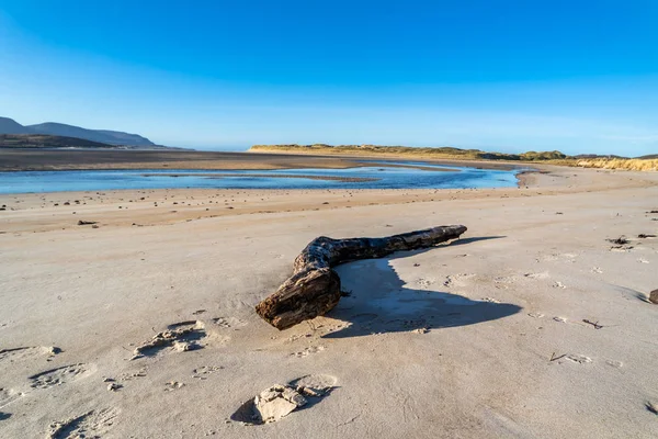 A paisagem da Reserva Natural de Sheskinmore entre Ardara e Portnoo em Donegal - Irlanda — Fotografia de Stock