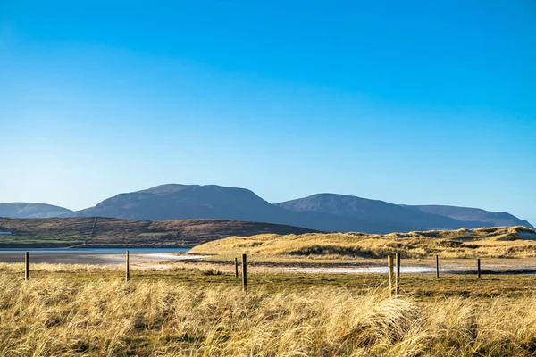 Die Landschaft des Sheskinmore Nature Reserve zwischen Ardara und Portnoo in Donegal - Irland — Stockfoto