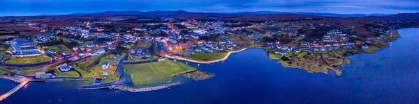 Vista aérea del horizonte de Dungloe en el Condado de Donegal - Irlanda — Foto de Stock